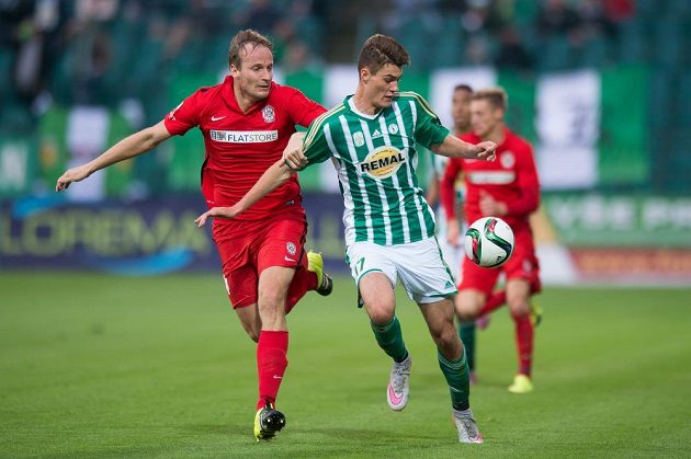 Brněnský stoper Pavel Košťál (vlevo) a Patrik Schick z Bohemians během utkání 10. kola Synot ligy.
