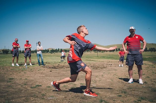 Reprezentační devatenáctka se v Tbilisi intenzivně chystá na zahajovací duel se Švédskem.