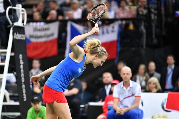 Výlev vzteku Kateřiny Siniakové v zápase proti Sofii Keninové z amerického týmu ve finále Fed Cupu 2018 v Praze.