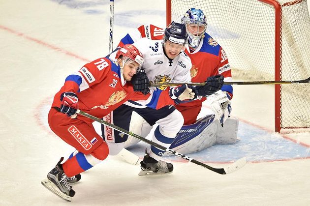 Zleva Michail Naumenkov z Ruska, Mikko Rantanen z Finska a Andrej Vasilevskij z Ruska.