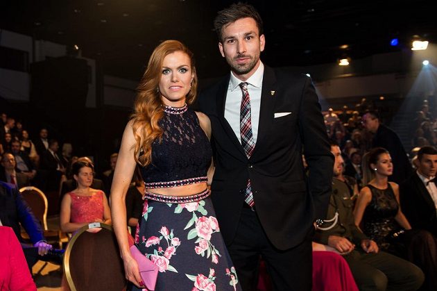 Biatlonistka Gabriela Koukalová a její partner Petr Koukal během vyhlášení ankety Sportovec roku 2016.