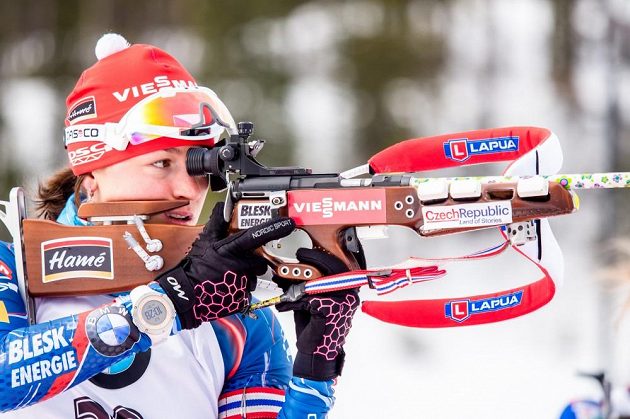 Veronika Vítková na střelnici v kanadském Canmore.