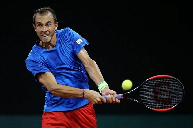 Takhle vypadalo české oblečení v DC naposledy. Lukáš Rosol během barážového utkání Davis Cupu v Nizozemsku proti Robinu Haasemu.