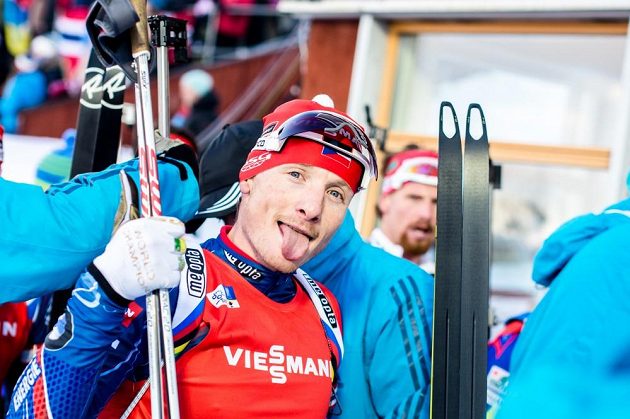 Český biatlonista Ondřej Moravec v cíli stíhacího závodu mužů ve švédském Östersundu.