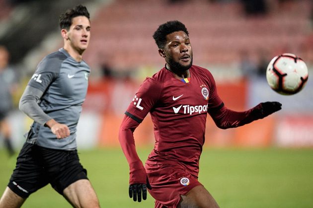 Benjamin Tetteh ze Sparty Praha během utkání 18. kola Fortuna ligy v Příbrami.