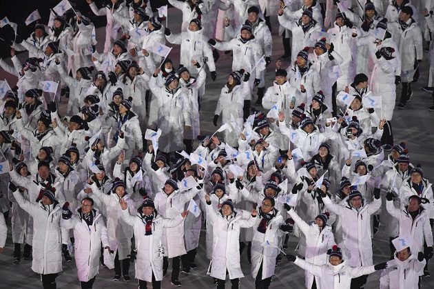 Nástup sportovců z Jižní s Severejní Koreji při slavnostním zahájení olympijských her.