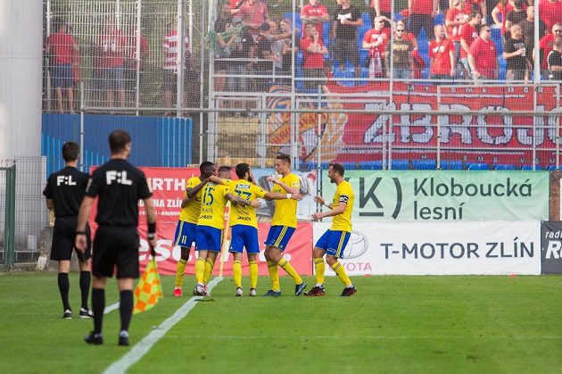 Zlín players rejoice at the goal against Brno. 