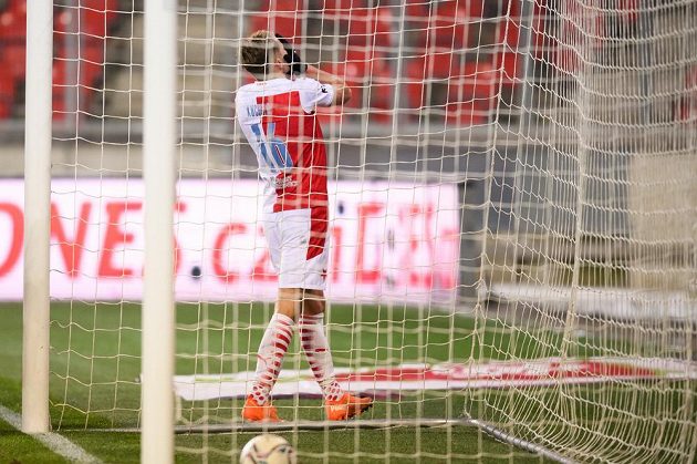 Jan Kuchta ze Slavie Praha oslavuje gól na 2:1 během utkání 15. kola Fortuna ligy.