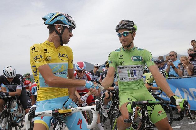 Ital Vincenzo Nibali se Slovákem Peterem Saganem před startem 15. etapy Tour.