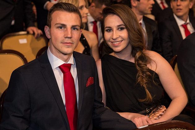 Vladimír Darida s partnerkou během vyhlášení ankety Fotbalista roku 2015 v Obecním domě v Praze.