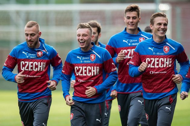 Jiří Skalák (vlevo), Ladislav Krejčí (uprostřed) a Bořek Dočkal během tréninku fotbalové reprezentace.