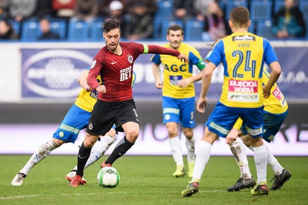 Václav Kadlec ze Sparty během utkání v Teplicích.