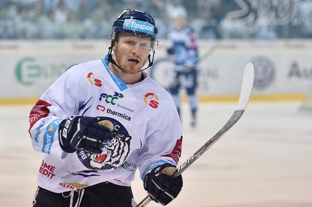 Liberecký Milan Bartovič slaví trefu do plzeňské sítě během čtvrtfinále play off hokejové extraligy.