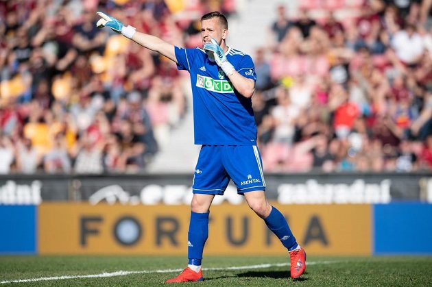 Brankář Karviné Martin Pastornický během utkání 29. kola Fortuna ligy na Spartě.
