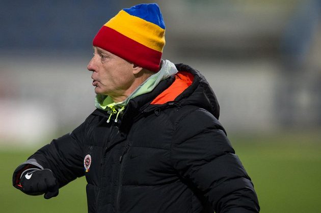 Trenér Sparty Praha Zdeněk Ščasný během úvodního čtvrtfinále MOL Cupu v Liberci.