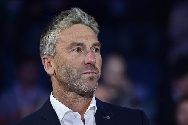 Dojatá hokejová legenda Petr Nedvěd (na snímku). Před utkáním 47. kola extraligy mezi Libercem a Spartou byl slavnostně vyvěšen ke stropu haly jeho dres.