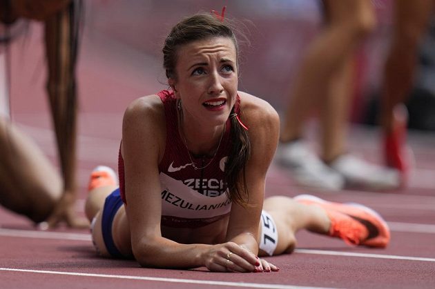 Česká mílařka Diana Mezuliáníková po rozběhu na olympijských hrách v Tokiu.