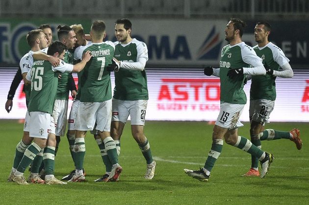 Hráči Jablonce se radují z gólu v utkání 11. kola první fotbalové ligy proti Plzni.