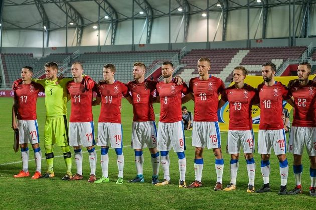 Český tým před utkáním s Islandem.