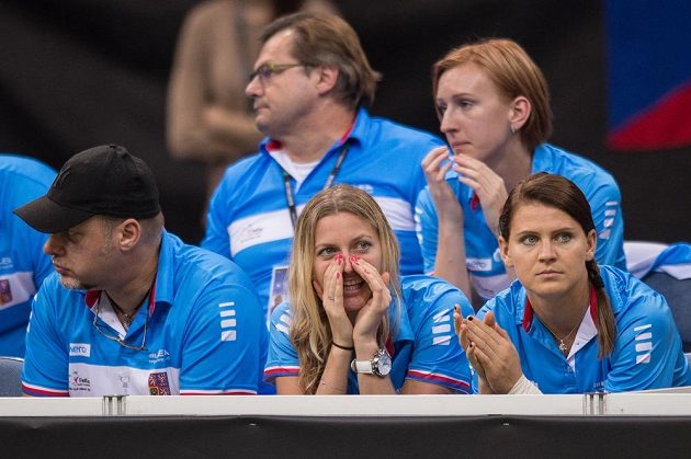 Petra Kvitová a Lucie Šafářová během finále Fed Cupu v Praze.