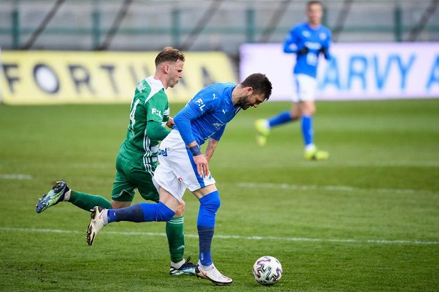 David Puškáč z Bohemians a Patrizio Stronati z Baníku Ostrava během utkání 27. kola Fortuna ligy