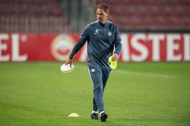 Trenér Interu Milán Frank de Boer během středečního tréninku před zápasem Evropské ligy s pražskou Spartou.