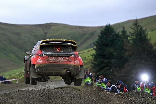 Martin Prokop s Fordem Fiesta WRC na trati Britské rallye 2013.