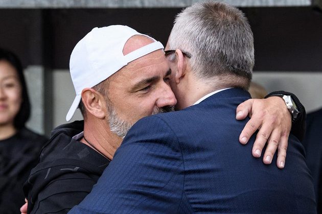 Trenér Slavie Praha Jindřich Trpišovský a Jaroslav Tvrdík po utkání se Spartou.