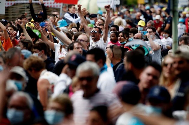 Fans enjoy the 4th stage of the Tour de France.