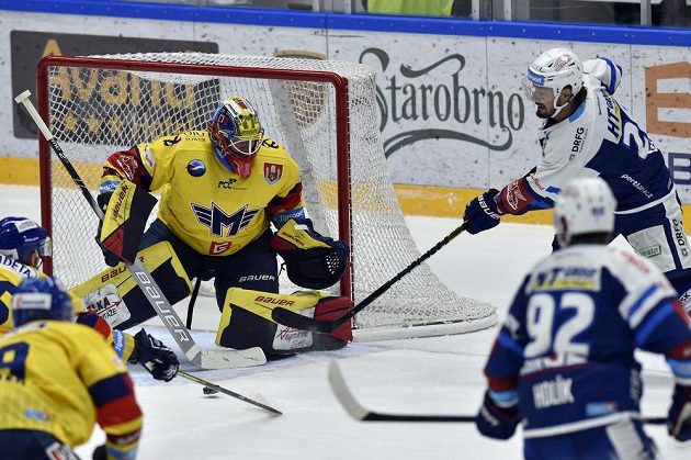 Bývalý brankář Komety, nyní Českých Budějovic Marek Čiliak a Martin Zaťovič z Brna.