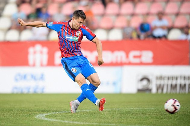 Lukáš Kalvach z Viktorie Plzeň během utkání 8. kola Fortuna ligy na hřišti Příbrami.