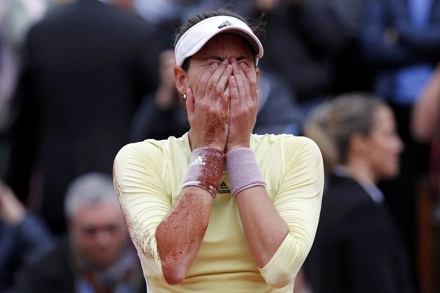 Radost Garbiňe Muguruzaové po vítězství nad Američankou Serenou Williamsovou ve finále French Open.