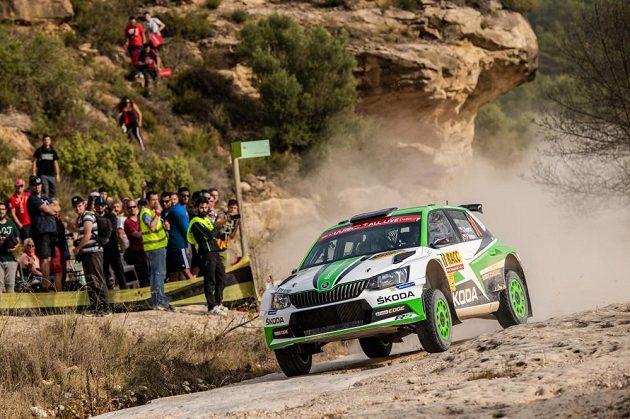 Jan Kopecký se Škodou Fabia R5 na trati Katalánské rallye.