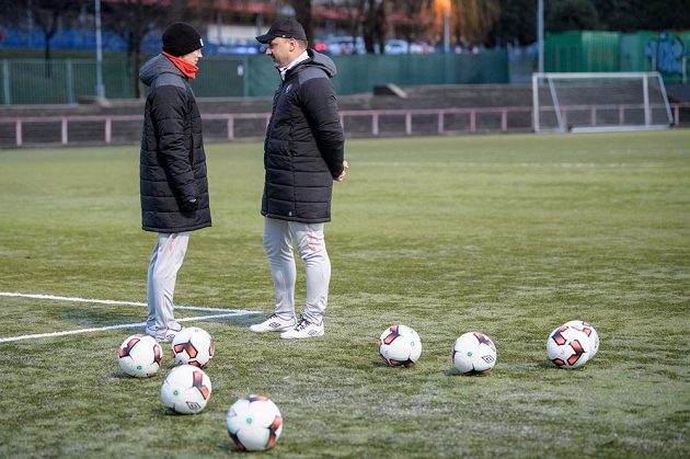 Nový trenér Slavie Praha Jindřich Trpišovský (vpravo) a Jiří Bílek během zahájení zimní přípravy v Praze.