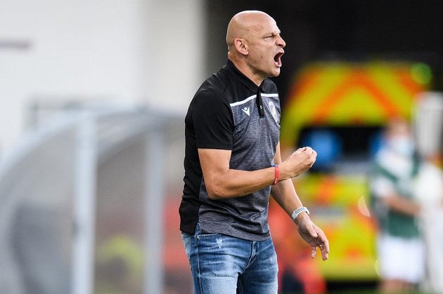Trenér Viktorie Plzeň Adrian Guľa během utkání 1. kola Fortuna ligy s Opavou.