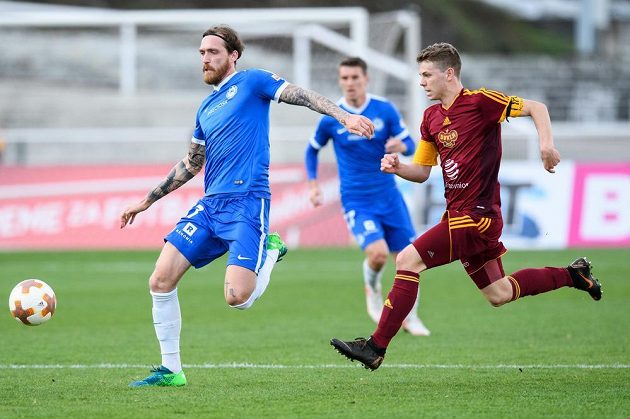 Liberecký záložník Milan Kerbr a David Douděra z Dukly Praha během utkání 24. kola HET ligy, FK Dukla Praha - FC Slovan Liberec.