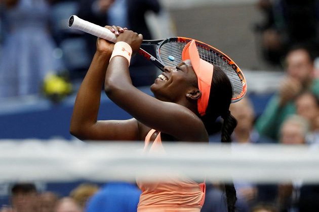 Americká tenistka Sloane Stephensová porazila ve finále US Open krajanku Madison Keysovou 6:3 a 6:0 a vyhrála první grandslamový turnaj v kariéře. Chvíle štěstí si užívala naplno, je to pro ní splněný sen.