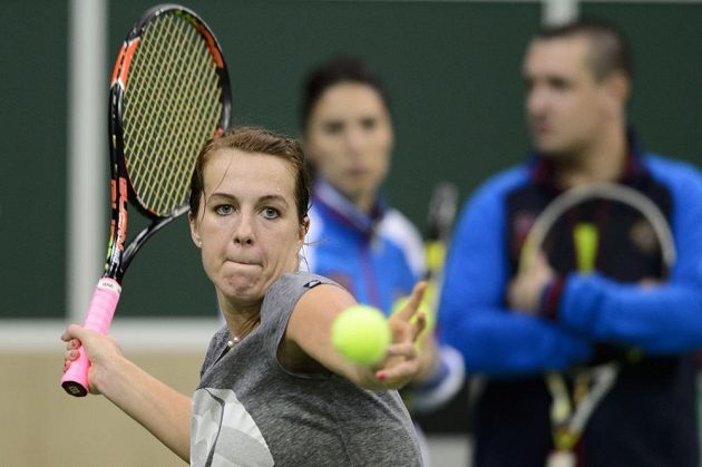 Ruská tenistka Anastasia Pavljučenkovová během úterního tréninku před finále Fed Cupu s Českem.