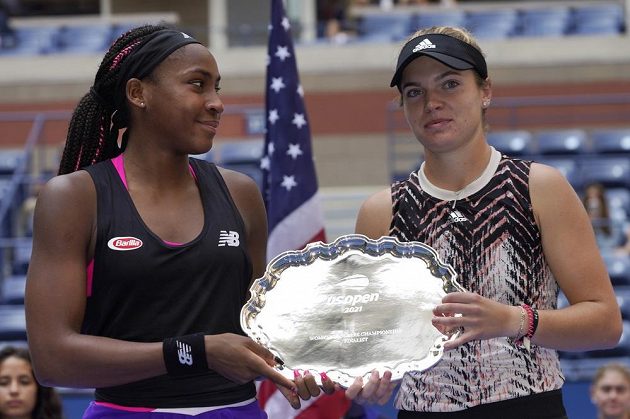 Americké tenistky - sedmnáctiletá Cori Gauffová a devatenáctiletá Catherine McNallyová - ve finále čtyřhry na US Open neuspěly.