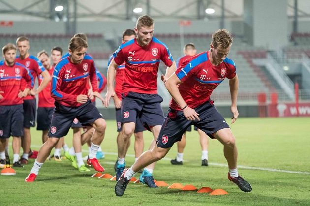 Čeští fotbalisté už mají za sebou trénink na Abdullah Bin Khalifa Stadium. Ve středu si zahrají přípravný zápas proti Islandu.