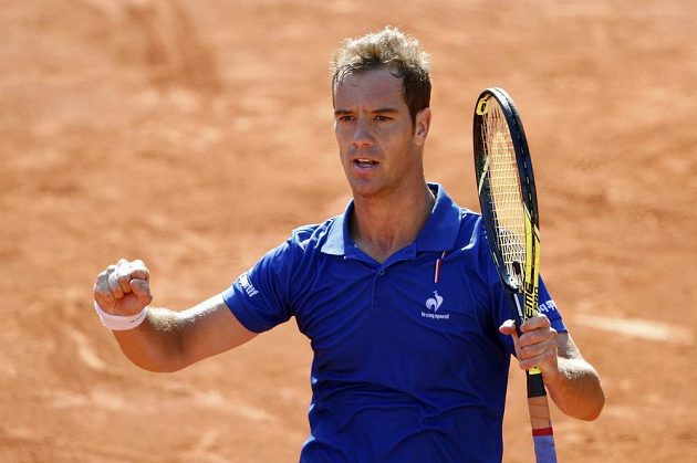 Francouz Richard Gasquet se raduje z vítězného míče v utkání proti Tomáši Berdychovi v semifinále Davisova poháru.