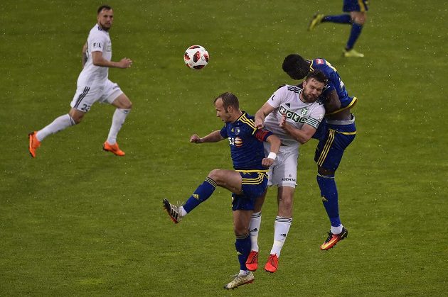 Odvetné utkání baráže o účast v první fotbalové lize mezi FC Vysočina Jihlava a MFK Karviná.