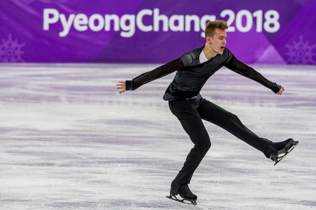 Krasobruslař Michal Březina pozici v první desítce na olympijských hrách neudržel. Z devátého místa po krátkém programu klesl na 16. příčku.