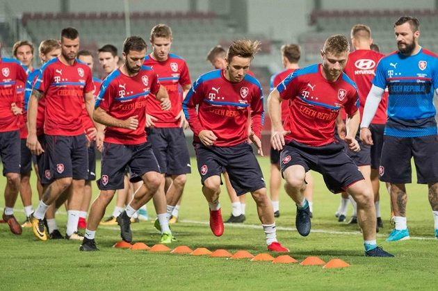Čeští fotbalisté už mají za sebou trénink na Abdullah Bin Khalifa Stadium. Ve středu si zahrají přípravný zápas proti Islandu.