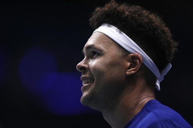 Jo-Wilfried Tsonga z Francie má důvod k radosti. Za nepříznivého stavu 0:1 porazil Belgičana Stevea Darcise a srovnal stav ve finále Davis Cupu na 1:1 po prvním dnu.
