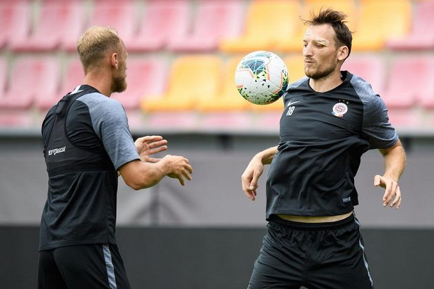 Fotbalisté Sparty Semih Kaya (vlevo) a Libor Kozák na tréninku před utkáním 3. předkola Evropské ligy.