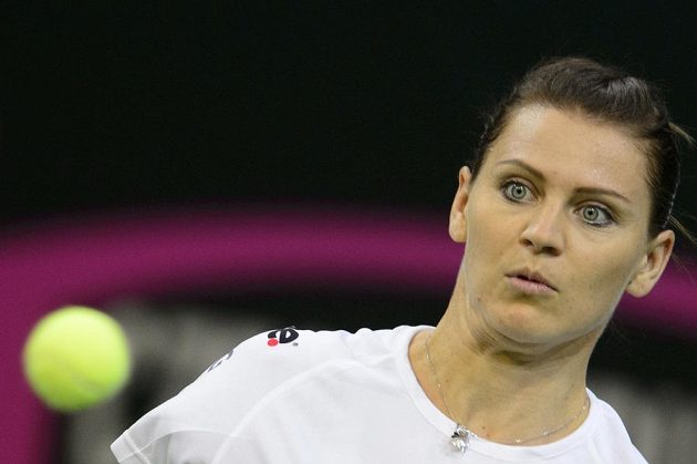 Česká tenistka Lucie Šafářová během úterního tréninku před finále Fed Cupu s Ruskem.