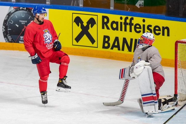 Forward Jan Kovář (left) and goalkeeper Šimon Hrubec.