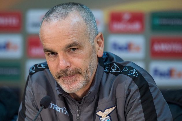 Trenér Lazia Stefano Pioli během tiskové konference před utkáním Evropské ligy se Spartou.