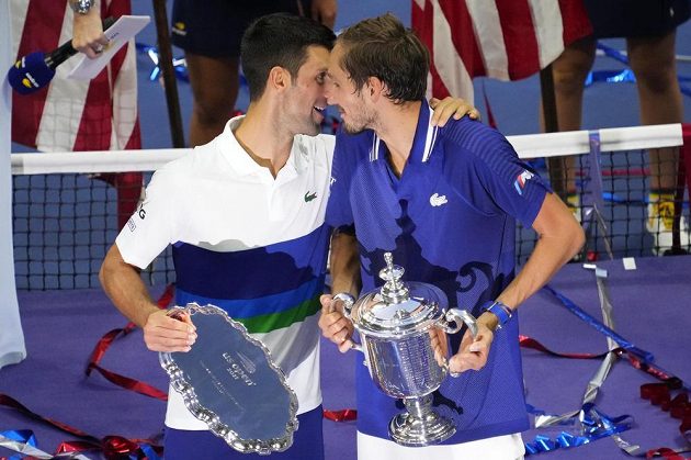 Finalisté US Open. Srbský tenista Novak Djokovič prohrál ve finále dvouhry s Rusem Daniilem Medveděvem. Po zápase si tenisté měli co říct.